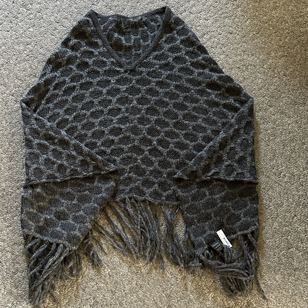 NWT Ten Thousand Villages Scallop Knit Alpaca Wool Blend Poncho